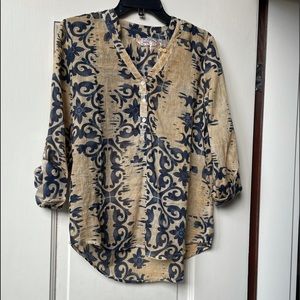 Dolma shirt NYT 100% cotton. Good beach cover-up. Adjustable sleeves. Never worn